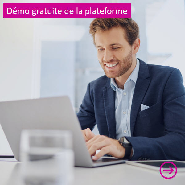 Un trader teste une démo gratuite de la plateforme CFD-Forex.